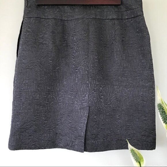 Ann Taylor LOFT black pencil skirt, mini length - Picture 3 of 9